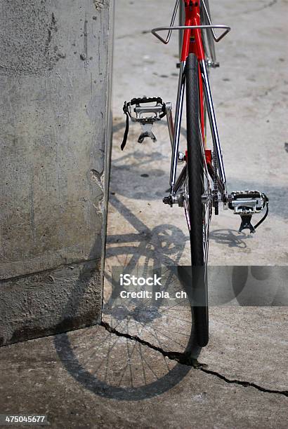 自転車の後ろからレッド - クランクセットのストックフォトや画像を多数ご用意 - クランクセット, サイクリング, スポーク