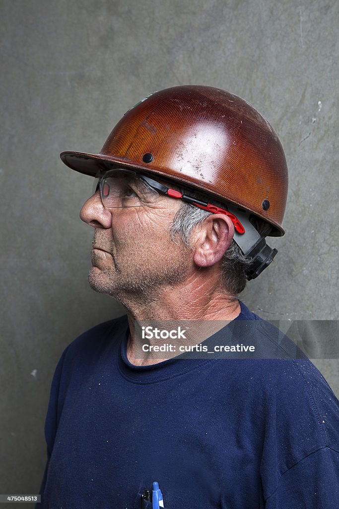 Perfil lateral de um construcition Trabalhador usando Capacete de proteção - Royalty-free Adulto Foto de stock