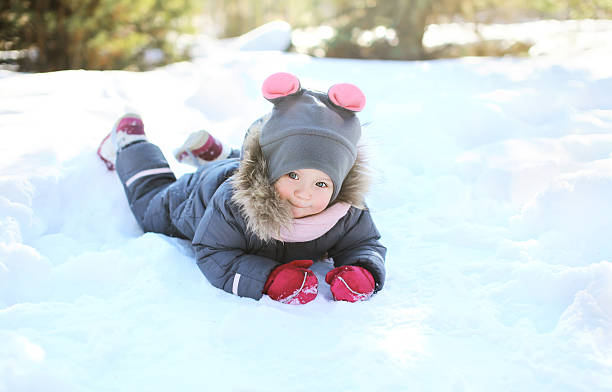 istock Child playing on the snow in sunny winter day 475049340