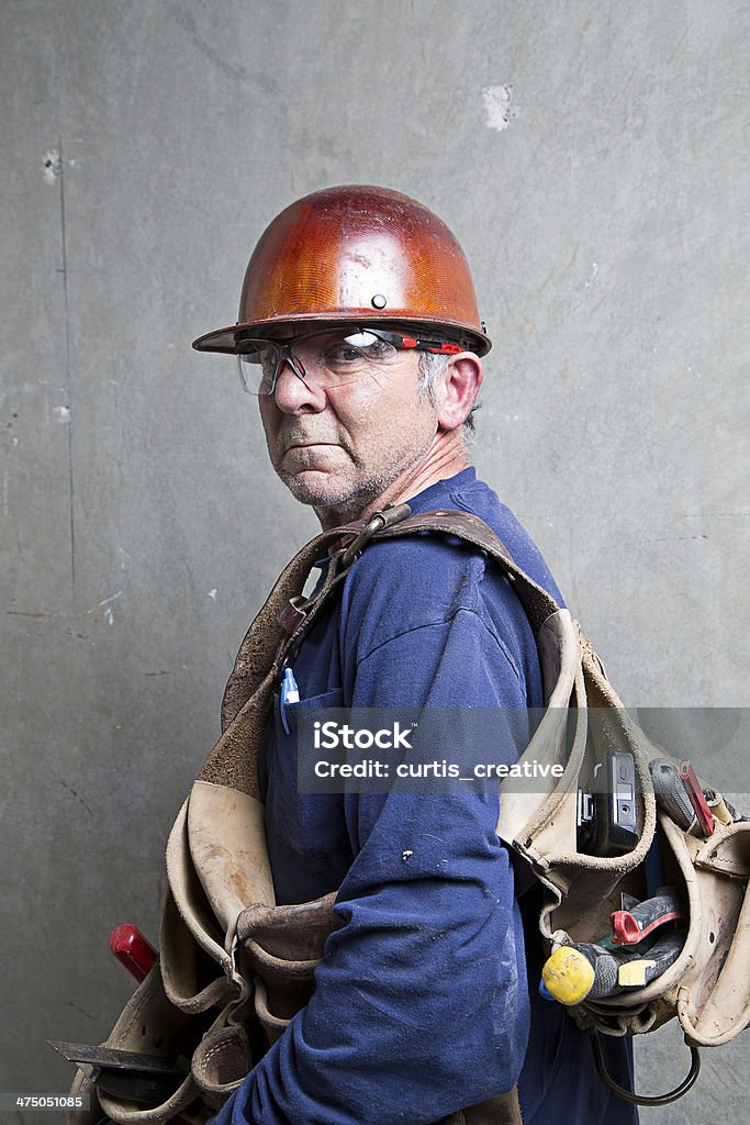 Bauarbeiter mit dem tool belt over shoulder - Lizenzfrei Arbeiten Stock-Foto