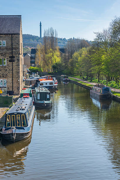 istock Rochdale canal sowerby bridge 475052540