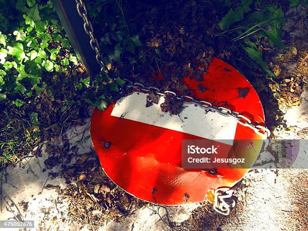 Traffic Signal Stock Photo - Download Image Now - 2015, Broken, Chain - Object