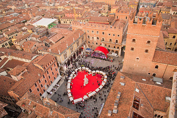 día de san valentín en verona, italia - verona italy veneto europe day fotografías e imágenes de stock