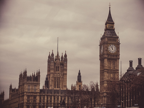 A grayscale shot of London skyline on a cloudy day