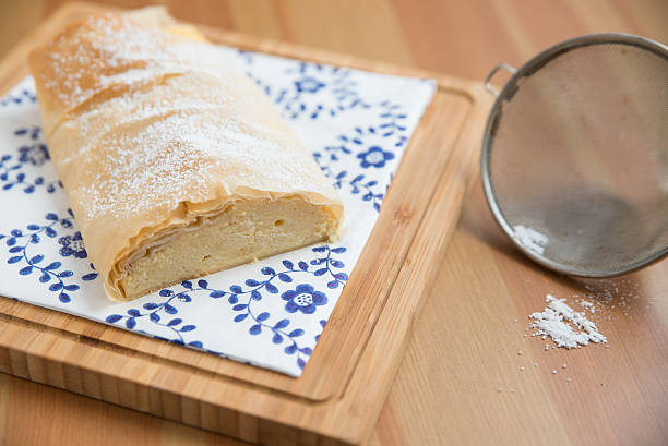 allemand cheesecake strudel - stroodle photos et images de collection