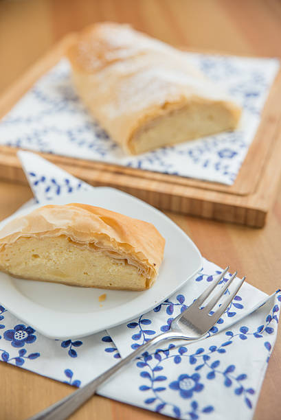 allemand cheesecake strudel - stroodle photos et images de collection