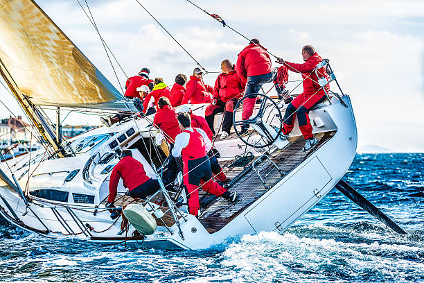 sailing crew on sailboat during regatta - sportrace stockfoto's en -beelden