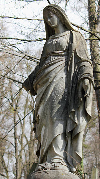 istock Statue Of Virgin Mary 475069338