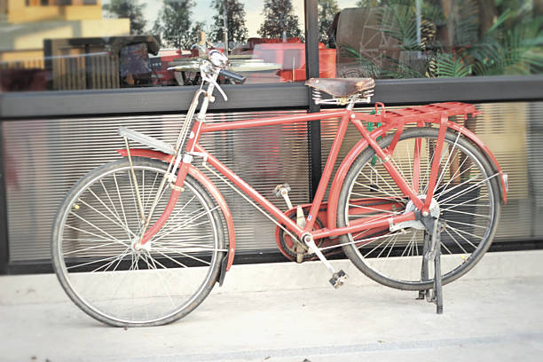 istock Vintage bicycle in the park 475069694