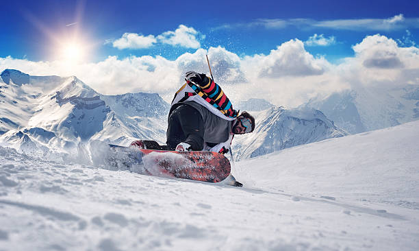 homem muito snowboard - slalom skiing imagens e fotografias de stock