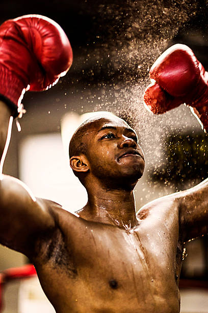 젊은 여자 boxer. - men sweat combative sport boxing 뉴스 사진 이미지