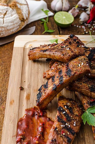 istock Grilled Spareribs in spicy marinade with beer and rustic bread 475085334