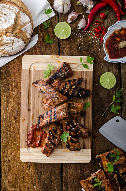 istock Grilled Spareribs in spicy marinade with beer and rustic bread 475086250
