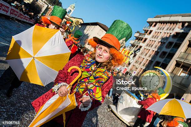 Foto de Italian Celebração De Carnaval Desfile Na Pequena Cidade e mais fotos de stock de Adulto