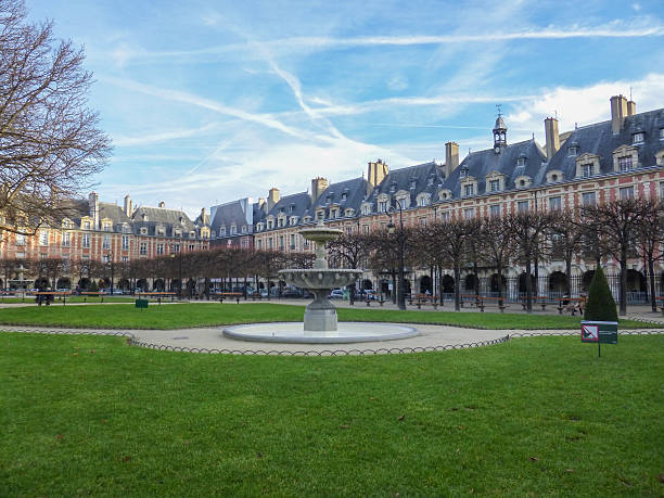 istock Place des Vosges Paris 475090273