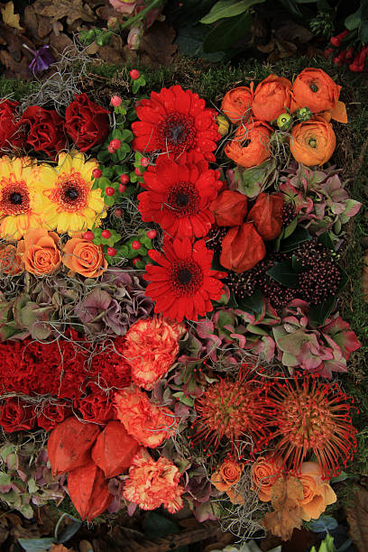 istock Autumn flower arrangement 475091494