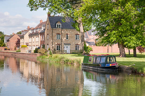 istock Houses Next to A Canal 475096089