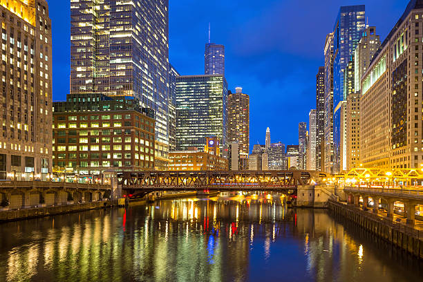 istock Chicago downtown and Chicago River 475104654
