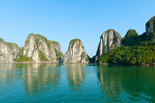 istock Halong Bay, Vietnam Mountains with reflections 475113442