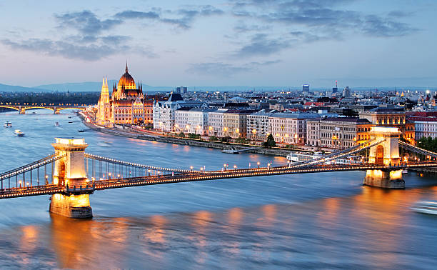 budapeste, hungria - chain bridge bridge budapest cityscape - fotografias e filmes do acervo