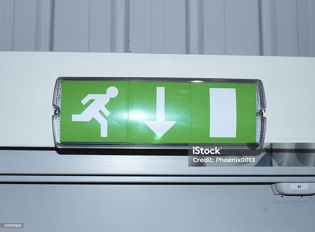 Sopra porta di uscita di emergenza - Foto stock royalty-free di Affari