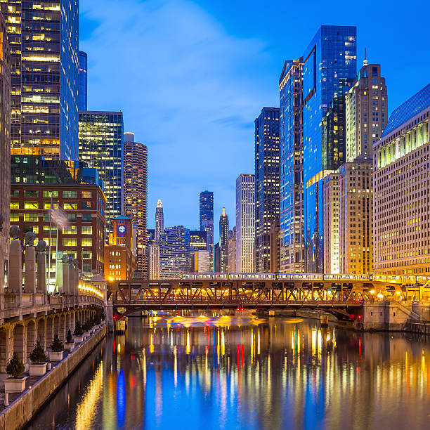 istock Chicago downtown and Chicago River 475132720