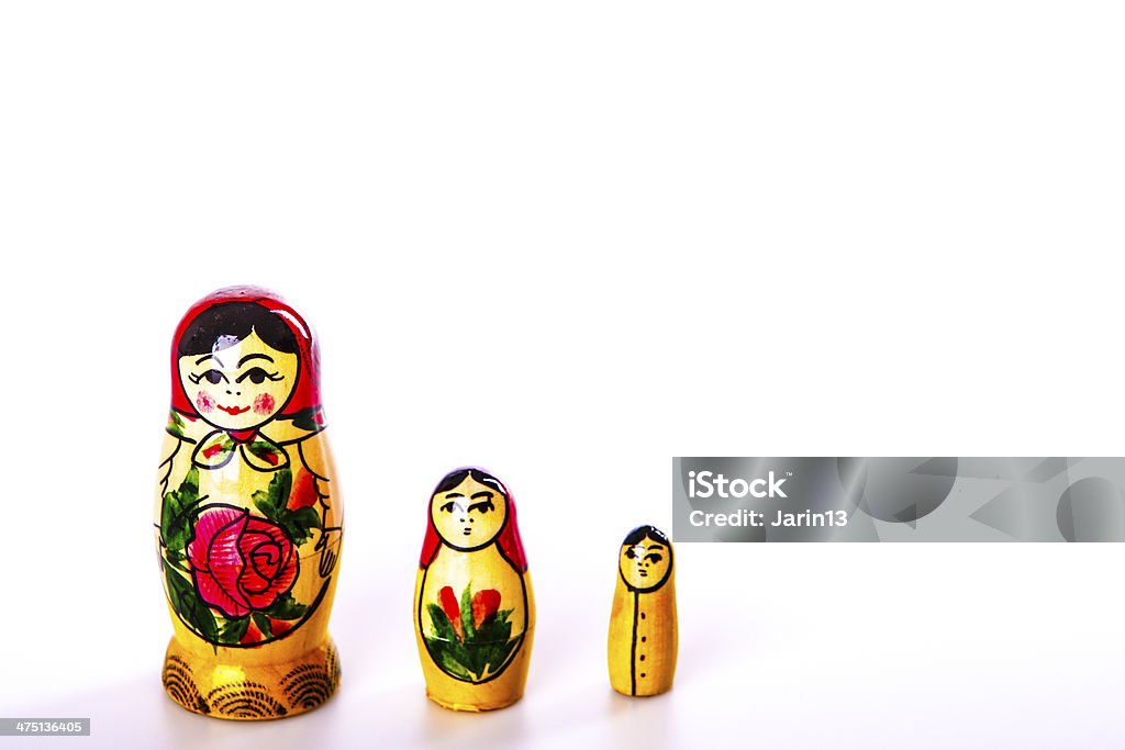 Bamboline russe Matryoshka isolato su sfondo bianco - Foto stock royalty-free di Adulto