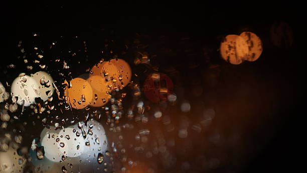 istock Raindrop Series at Night  // Regentropfenserie bei Nacht 475151282