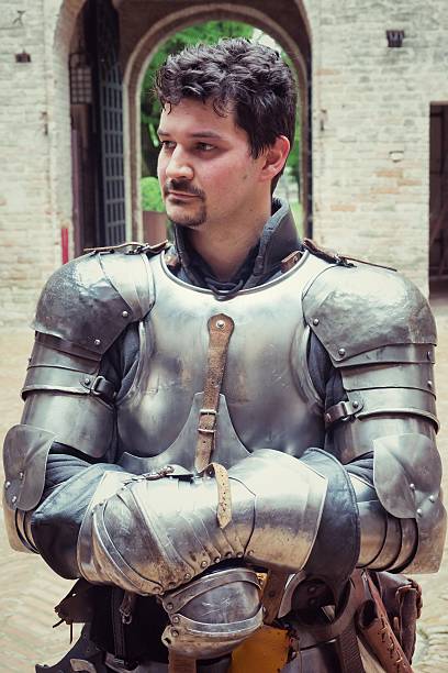 medieval caballero - 20s standing one man only sword fotografías e imágenes de stock