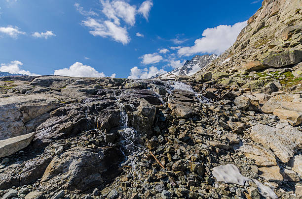 sciogliere un ghiacciaio sulla parte superiore delle alpi.  l'italia - european alps mountain mountain peak rock foto e immagini stock