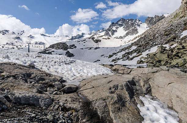 sciogliere un ghiacciaio sulla parte superiore delle alpi.  l'italia - european alps mountain mountain peak rock foto e immagini stock