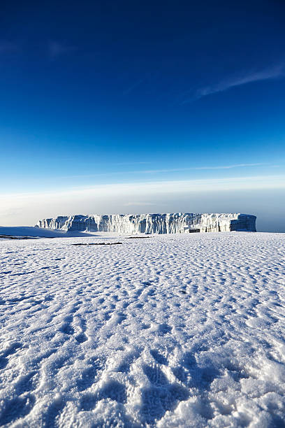 Glacier on Mt Kilimanjaro Mt Kilimanjaro, with 5.895 m Africas highest mountain as well as worlds highest free-standing mountain. At the Machame route, shot at an altitude of approx. 5800 m. Route to the summit. One of the few glaciers remaining near the summit of Mt. Kilimanjaro, Tanzania. mawenzi stock pictures, royalty-free photos & images