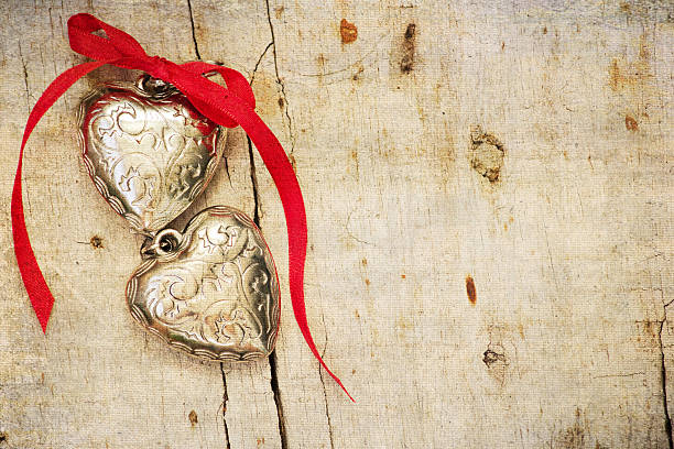 valentinstag.   valentinstag herzen - heart shape textile button hanging stock-fotos und bilder
