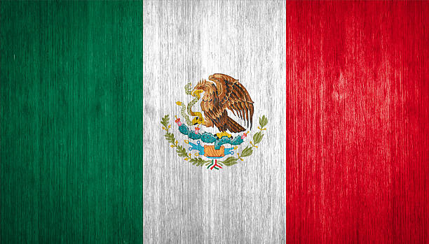 istock Mexico Flag on wood background 475176157