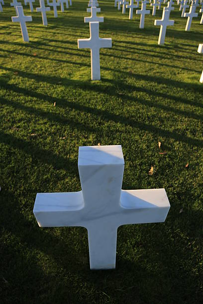 normandy cimetière américain - hms juno photos et images de collection