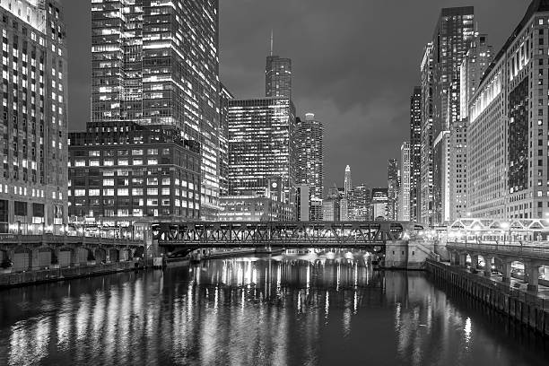 istock Chicago downtown and Chicago River 475180450