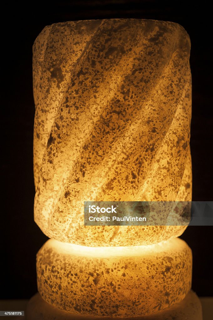 Verzierter rock salt Lampe auf schwarzem Hintergrund - Lizenzfrei Dekoration Stock-Foto
