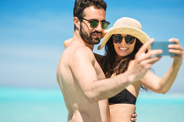 istock Happiness couple at the seaside take a selfie 475181552