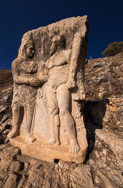 istock King Mithridates shaking hands with god Herakles 475183444