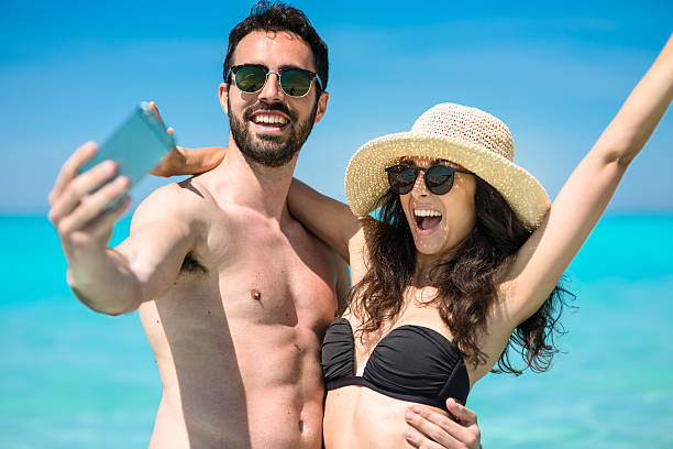 istock Happiness couple at the seaside take a selfie 475186626