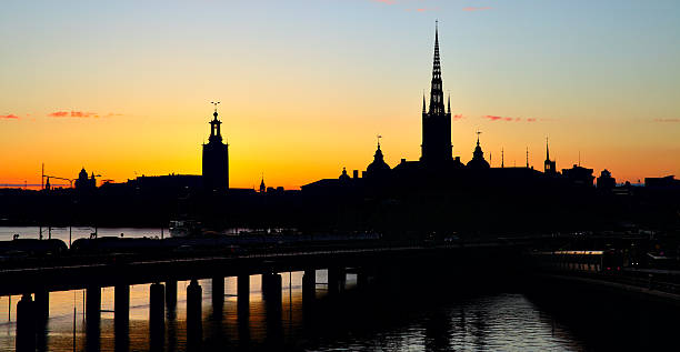 stare miasto w sztokholmie - church steeple silhouette built structure zdjęcia i obrazy z banku zdjęć