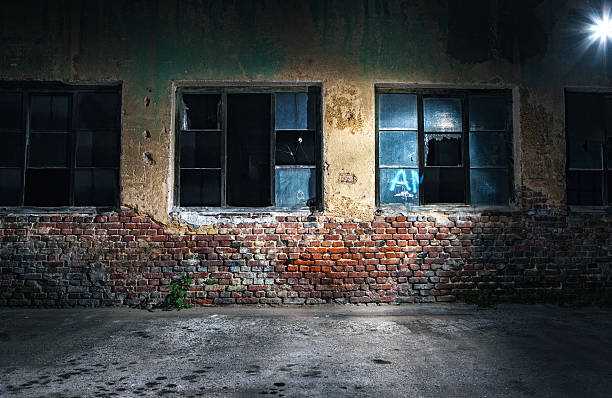 istock Old cracked or grungy wall and windows 475201821