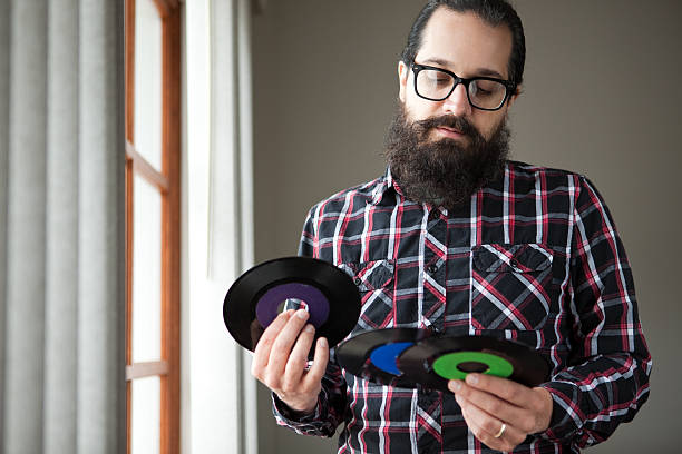 istock Hipster Man Looking At Vinyl 45 Records 475212034
