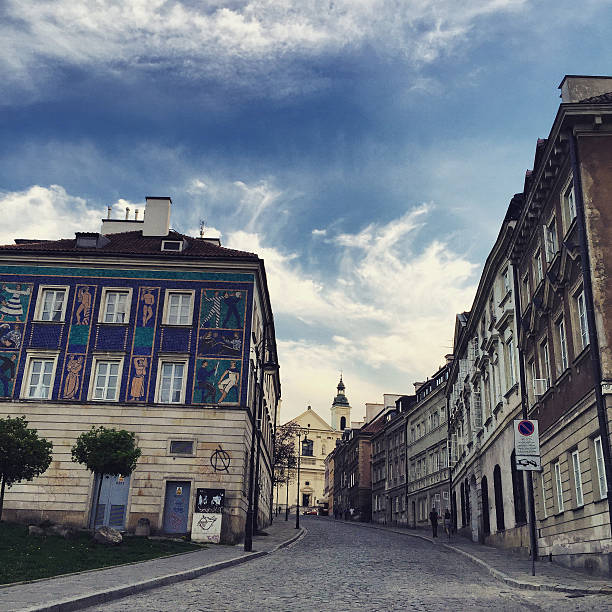 istock Warsaw old town streets 475212762