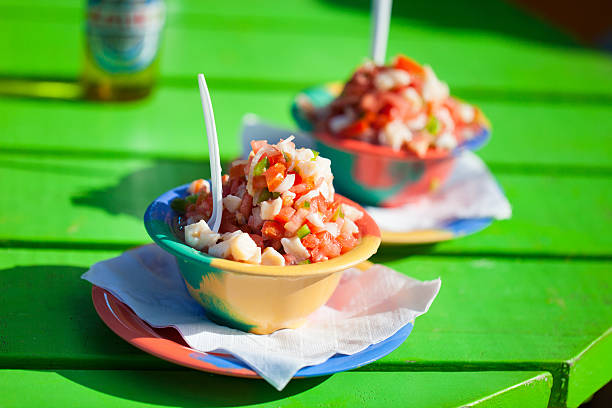 salada de moluscos das bahamas - queen conch - fotografias e filmes do acervo