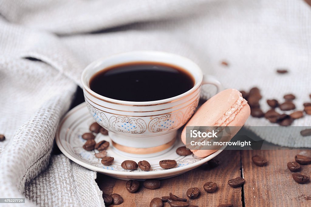 Xícara de café com maracon - Foto de stock de Almoço royalty-free