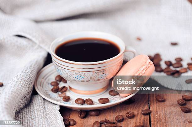 Foto de Xícara De Café Com Maracon e mais fotos de stock de Almoço - Almoço, Assado no Forno, Bebida