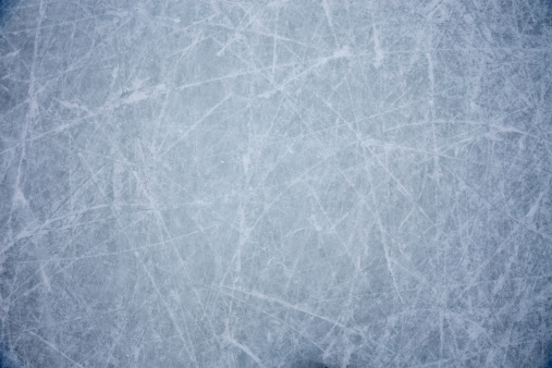 Planta de hielo con arañazos de patinaje y hockey photo