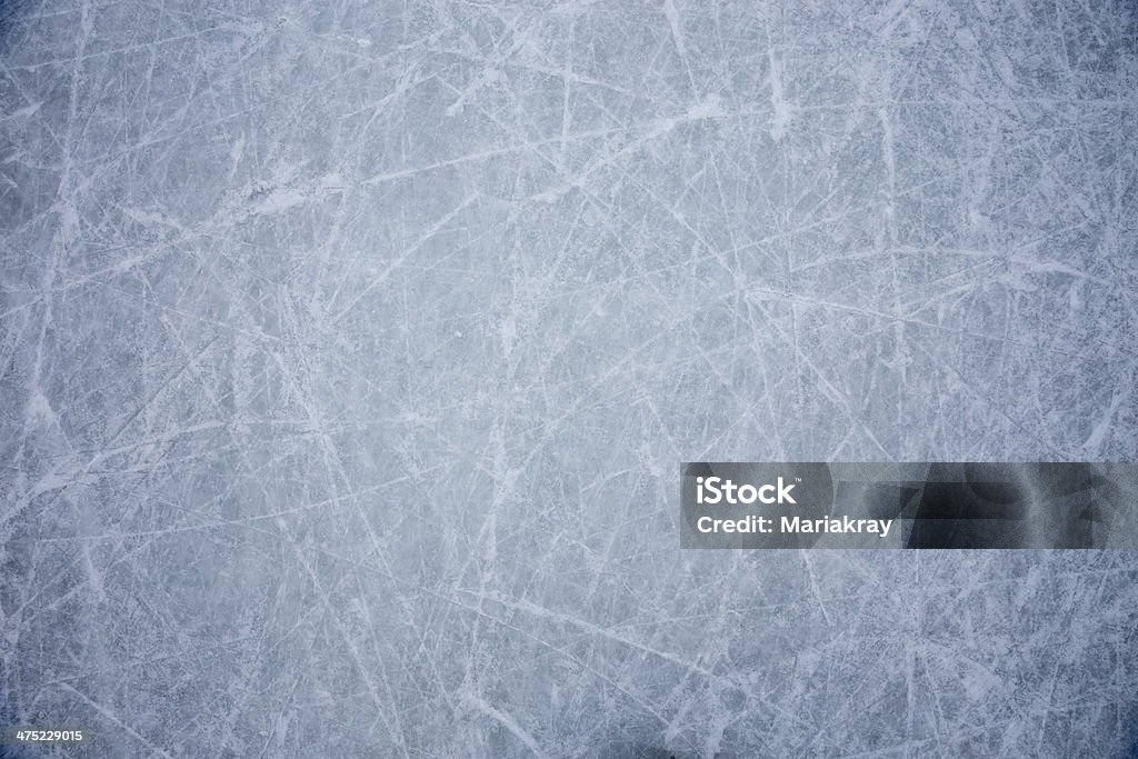 Ice piano con graffi da hockey e pattinaggio su ghiaccio - Foto stock royalty-free di Texture - Descrizione generale