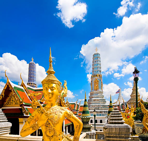 buddha-statue im grand palace, thailands - wat blue ancient old stock-fotos und bilder